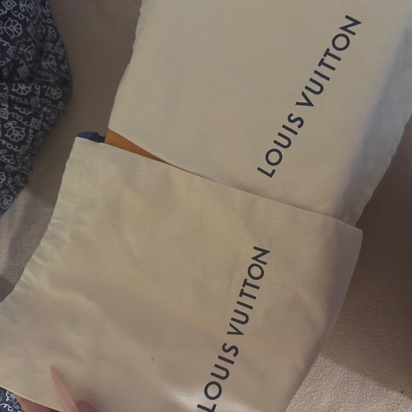 2 Louis Vuitton shoe box with 2 LV shoe dust bag and blue ribbon - Picture 3 of 6